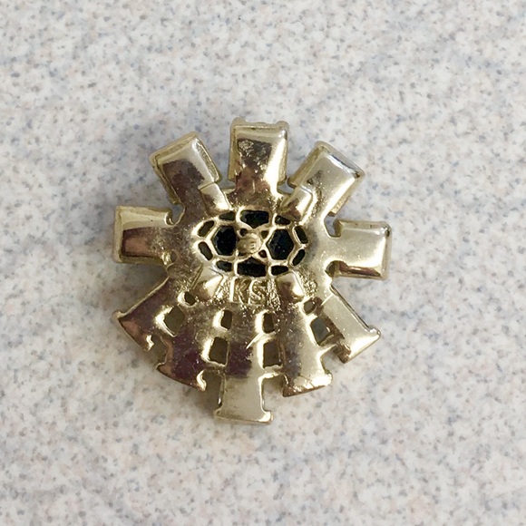 NWOT Kendra Scott Atticus studs - Picture 2 of 6